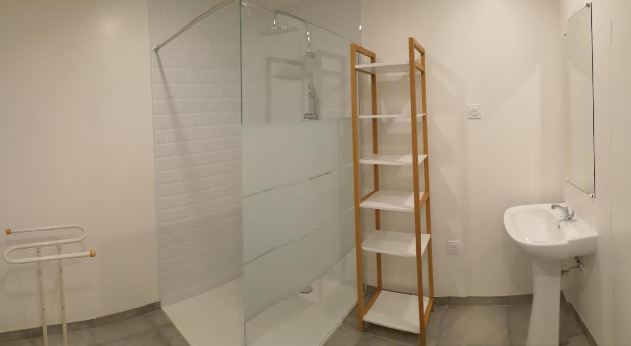 Appartements Renove 2023 Proche Aeroport 5Min, Gare Sncf 2 Min, Tramway Au Pied De L'Immeuble , Parking Possible, Renovated Apartments 2023 Near The Airport 5 Min, Train Station 2 Min, Tram Next To The Building 1 Min, Parking Possible Nice Exterior photo