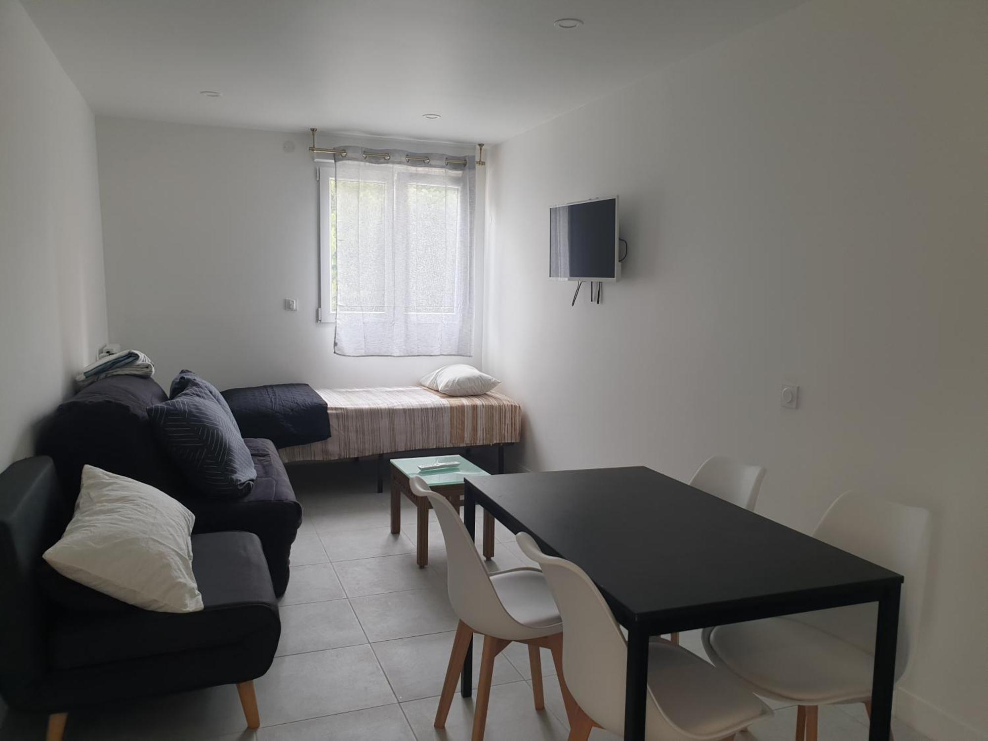 Appartements Renove 2023 Proche Aeroport 5Min, Gare Sncf 2 Min, Tramway Au Pied De L'Immeuble , Parking Possible, Renovated Apartments 2023 Near The Airport 5 Min, Train Station 2 Min, Tram Next To The Building 1 Min, Parking Possible Nice Room photo